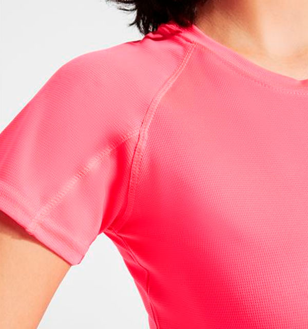 detalle-manga-camiseta-tecnica-mujer-personalizada detalle-manga-camiseta-tecnica-mujer-personalizada